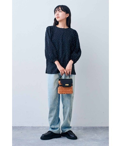 Live in comfort（リブインコンフォート）の「リブ　イン　コンフォート　くぼっち★とコラボ　はくだけでオシャレ見えする　大人にちょうどいいカーブデニムパンツ（デニムパンツ・レディース・ライトブルー・6/7/8）」の6枚目の写真