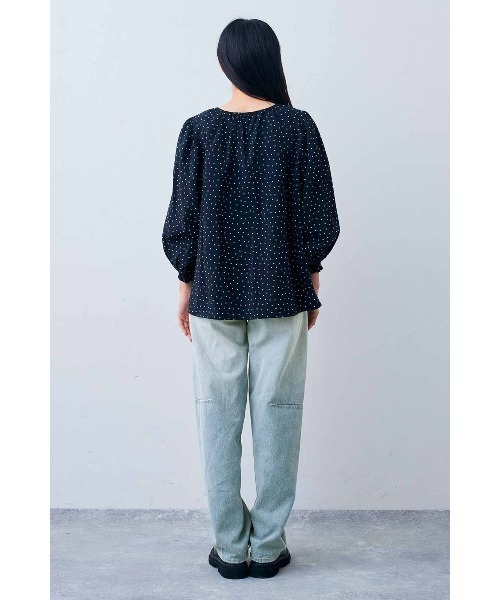 Live in comfort（リブインコンフォート）の「リブ　イン　コンフォート　くぼっち★とコラボ　はくだけでオシャレ見えする　大人にちょうどいいカーブデニムパンツ（デニムパンツ・レディース・ライトブルー・6/7/8）」の7枚目の写真