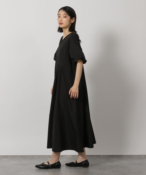 LAKOLE（ラコレ）の「袖バルーンタックワンピース / 326952（ワンピース・レディース・ブラック/ライトベージュ/ブルー・FREE）」の4枚目の写真