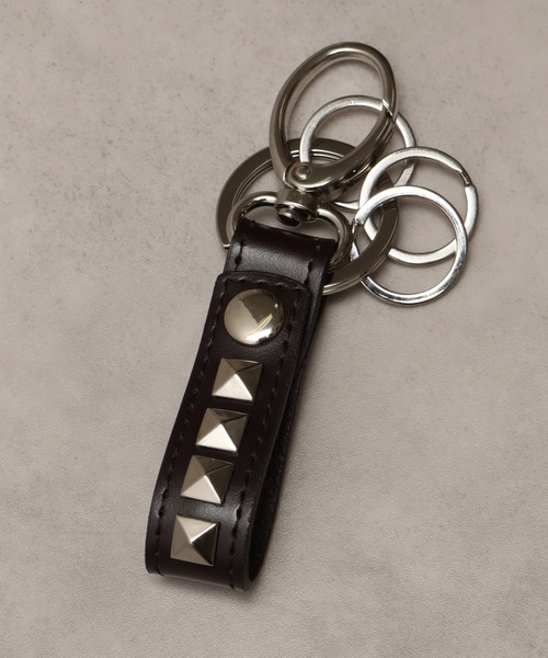 welise/ウェライズ】ピラミッドスタッズカウレザーキーリング