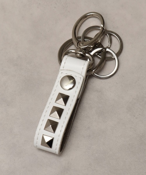 welise/ウェライズ】ピラミッドスタッズカウレザーキーリング