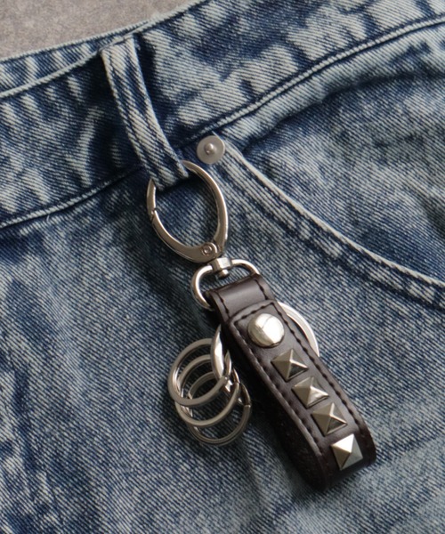 welise/ウェライズ】ピラミッドスタッズカウレザーキーリング