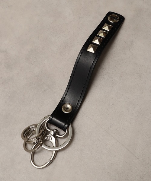 welise/ウェライズ】ピラミッドスタッズカウレザーキーリング