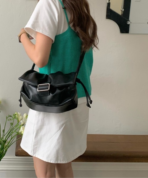 FINEnough(ファインナフ)の「バックルデザインハンドル2WAYショルダーバッグ(ショルダーバッグ・レディース・ブラック/ベージュ/アイボリー・FREE)」の3枚目の写真