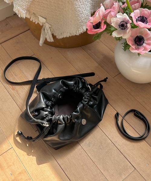 FINEnough(ファインナフ)の「バックルデザインハンドル2WAYショルダーバッグ(ショルダーバッグ・レディース・ブラック/ベージュ/アイボリー・FREE)」の13枚目の写真