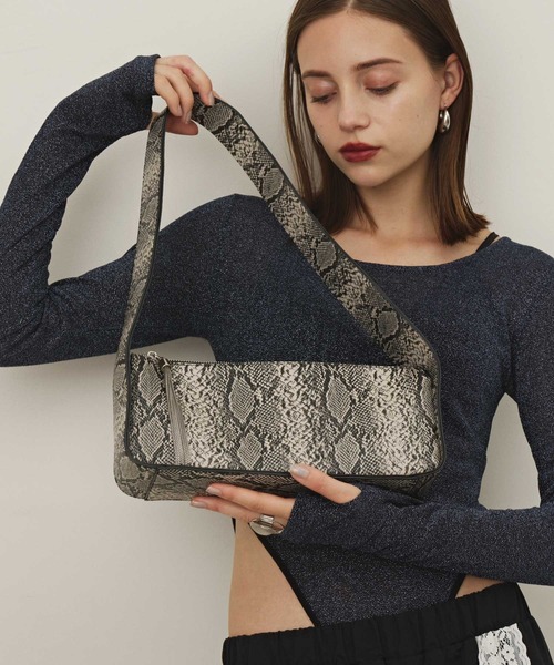 VIOLETTA(ヴィオレッタ)の「ワンハンドルスリムシェイプバッグ(ショルダーバッグ・レディース・ブラック/マルチ/レッド・FREE)」の16枚目の写真