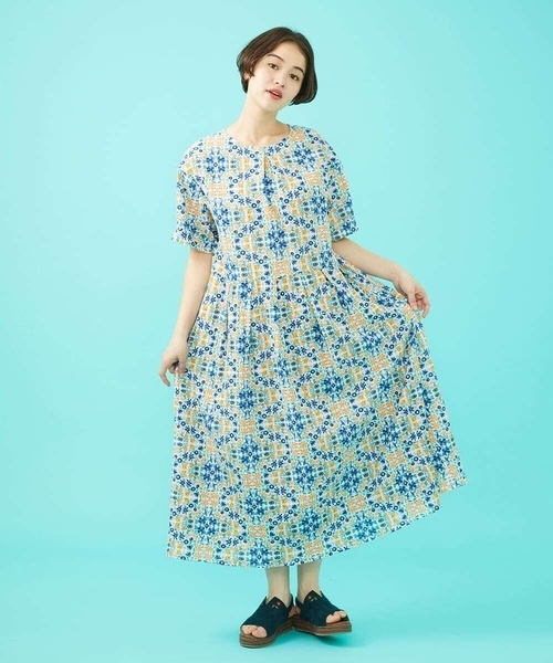 Jocomomola（ホコモモラ）の「【日本製】Rosa flamenco フラワープリントタックワンピース（ワンピース・レディース・ブルー/ピンク・40）」の3枚目の写真