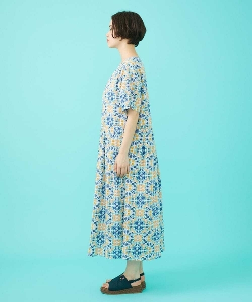 Jocomomola（ホコモモラ）の「【日本製】Rosa flamenco フラワープリントタックワンピース（ワンピース・レディース・ブルー/ピンク・40）」の4枚目の写真