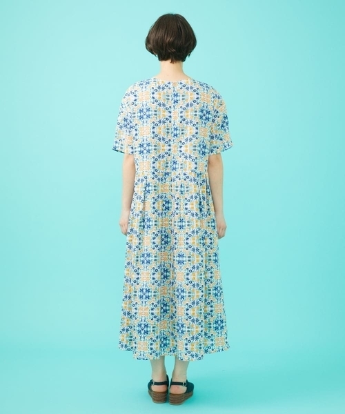 Jocomomola（ホコモモラ）の「【日本製】Rosa flamenco フラワープリントタックワンピース（ワンピース・レディース・ブルー/ピンク・40）」の5枚目の写真