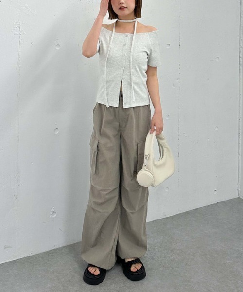 archives(アルシーヴ)の「FボタンオフショルリブTOPS(Tシャツ/カットソー・レディース・オートミール/レッド/ブラック・MEDIUM)」の19枚目の写真
