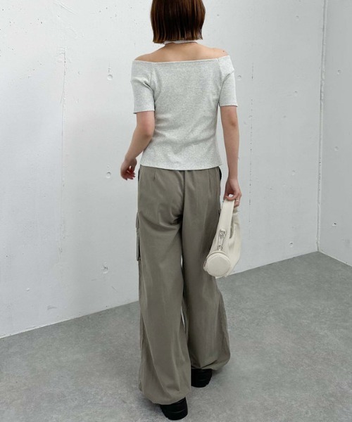 archives(アルシーヴ)の「FボタンオフショルリブTOPS(Tシャツ/カットソー・レディース・オートミール/レッド/ブラック・MEDIUM)」の18枚目の写真