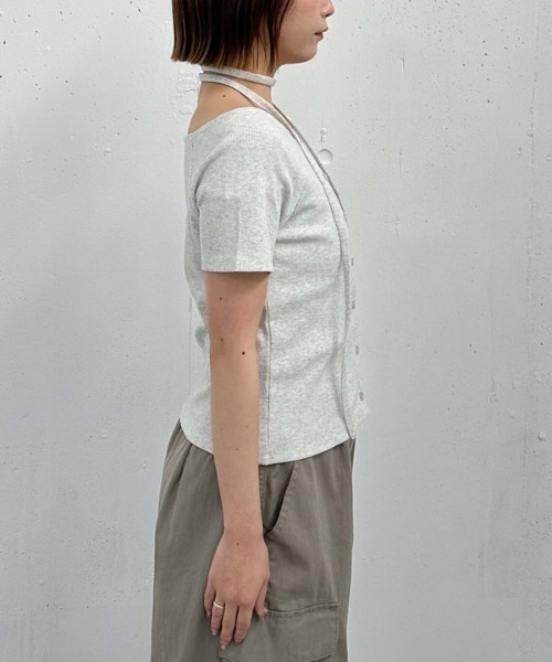 archives(アルシーヴ)の「FボタンオフショルリブTOPS(Tシャツ/カットソー・レディース・オートミール/レッド/ブラック・MEDIUM)」の8枚目の写真