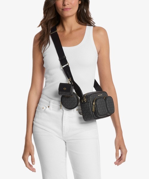 MICHAEL KORS(マイケルコース)の「JET SET ITEM ポケット クロスボディ ウィズ アタッチ ミディアム - MKシグネチャー(ショルダーバッグ・レディース・ブラック・FREE)」の9枚目の写真