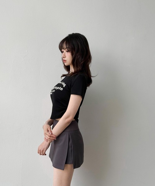VEILA(ヴェイラ)の「ギャザーショート丈カットソー(Tシャツ/カットソー・レディース・チャコール/ブラック・フリー)」の8枚目の写真