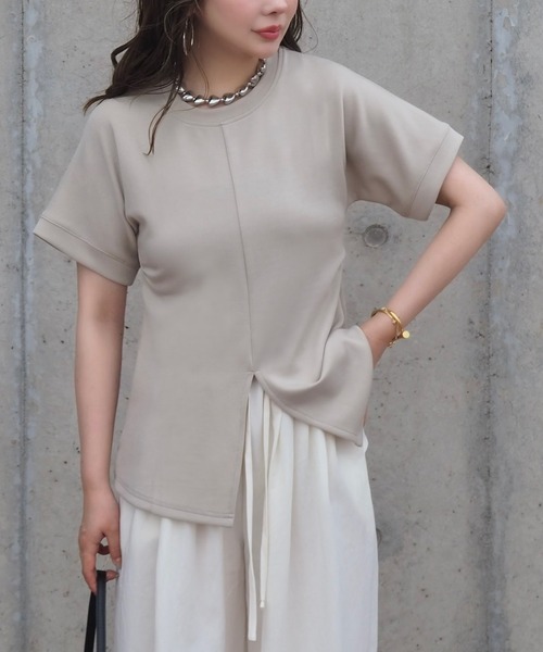 LAULEN(ローレン)の「center slit tee /クルーネックセンタースリット半袖 Tシャツ(Tシャツ/カットソー・レディース・ベージュ/ブラック/アイボリー・FREE)」の1枚目の写真