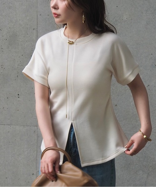LAULEN(ローレン)の「center slit tee /クルーネックセンタースリット半袖 Tシャツ(Tシャツ/カットソー・レディース・ベージュ/ブラック/アイボリー・FREE)」の2枚目の写真