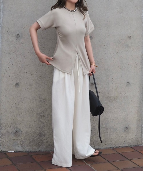 LAULEN(ローレン)の「center slit tee /クルーネックセンタースリット半袖 Tシャツ(Tシャツ/カットソー・レディース・ベージュ/ブラック/アイボリー・FREE)」の8枚目の写真