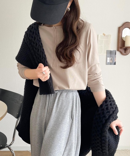 classicalelf(クラシカルエルフ)の「シンプルだからこそ、こだわりたい。シルケット加工ドット釦ヘンリーTシャツ(長袖)(Tシャツ/カットソー・レディース・オフホワイト/ブラック系その他/チャコール/ベージュ/ホワイト系その他/ブラック・MEDIUM/LARGE/X-LARGE/SMALL)」の16枚目の写真