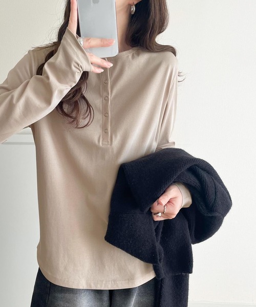 classicalelf(クラシカルエルフ)の「シンプルだからこそ、こだわりたい。シルケット加工ドット釦ヘンリーTシャツ(長袖)(Tシャツ/カットソー・レディース・オフホワイト/ブラック系その他/チャコール/ベージュ/ホワイト系その他/ブラック・MEDIUM/LARGE/X-LARGE/SMALL)」の20枚目の写真