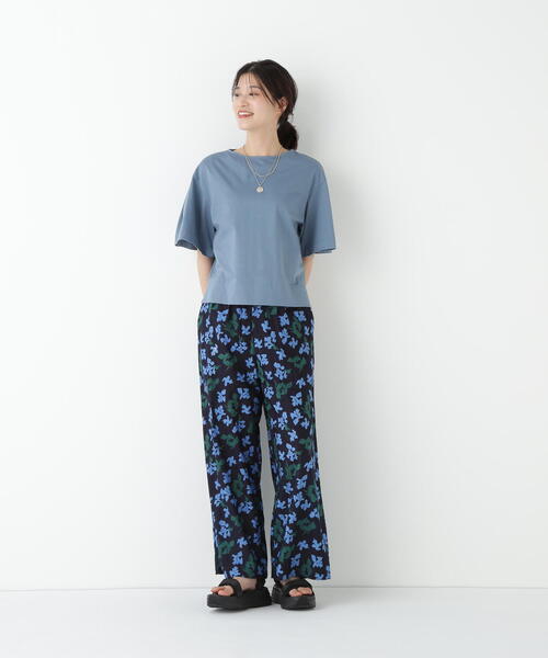 human woman(ヒューマンウーマン)の「◆インドドビーリーフプリントイージーセミワイドパンツ(その他パンツ・レディース・ダークインディゴブルー/チャコールグレー・MEDIUM)」の14枚目の写真