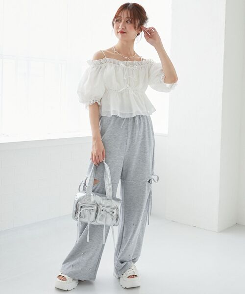 MAJESTIC LEGON（マジェスティックレゴン）の「フロントリボンオフショルブラウス（シャツ/ブラウス・レディース・ブルー系その他5/オフホワイト/ピンク系その他2/ベージュ系その他2/ブラック・MEDIUM）」の13枚目の写真