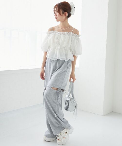 MAJESTIC LEGON（マジェスティックレゴン）の「フロントリボンオフショルブラウス（シャツ/ブラウス・レディース・ブルー系その他5/オフホワイト/ピンク系その他2/ベージュ系その他2/ブラック・MEDIUM）」の14枚目の写真