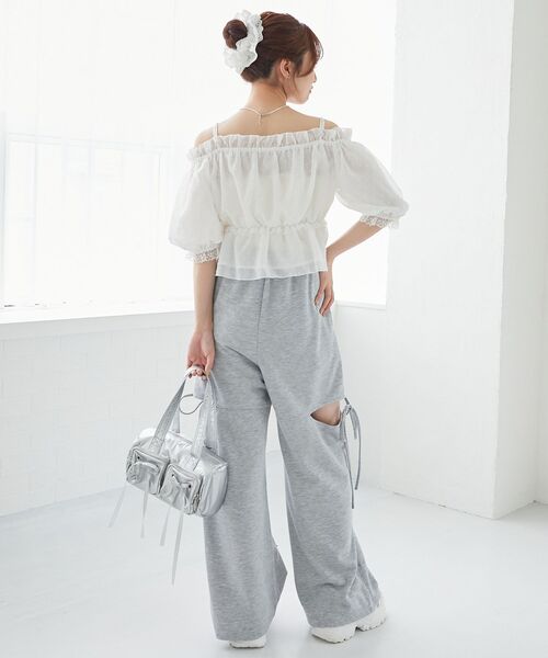 MAJESTIC LEGON（マジェスティックレゴン）の「フロントリボンオフショルブラウス（シャツ/ブラウス・レディース・ブルー系その他5/オフホワイト/ピンク系その他2/ベージュ系その他2/ブラック・MEDIUM）」の15枚目の写真