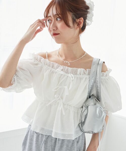 MAJESTIC LEGON（マジェスティックレゴン）の「フロントリボンオフショルブラウス（シャツ/ブラウス・レディース・ブルー系その他5/オフホワイト/ピンク系その他2/ベージュ系その他2/ブラック・MEDIUM）」の16枚目の写真