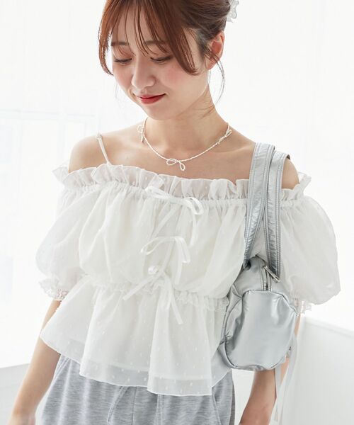 MAJESTIC LEGON（マジェスティックレゴン）の「フロントリボンオフショルブラウス（シャツ/ブラウス・レディース・ブルー系その他5/オフホワイト/ピンク系その他2/ベージュ系その他2/ブラック・MEDIUM）」の17枚目の写真