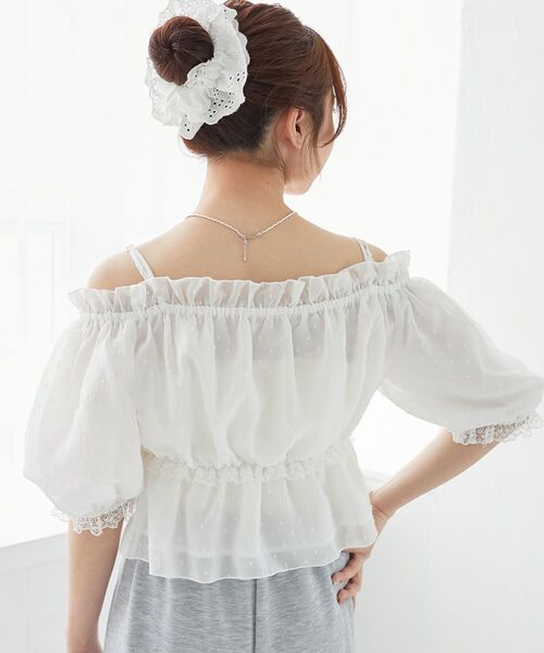 MAJESTIC LEGON（マジェスティックレゴン）の「フロントリボンオフショルブラウス（シャツ/ブラウス・レディース・ブルー系その他5/オフホワイト/ピンク系その他2/ベージュ系その他2/ブラック・MEDIUM）」の18枚目の写真