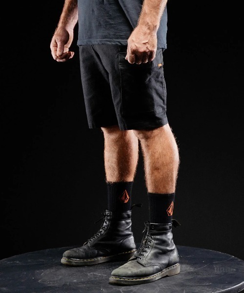 VOLCOM(ボルコム)の「【VOLCOM/ボルコム】 WORKWEAR CALIPER WORK SHORTS /カーゴショートパンツ(その他パンツ・メンズ・ネイビー/ブラック/ブラウン系その他・31inch/36inch/30inch/32inch/34inch)」の2枚目の写真