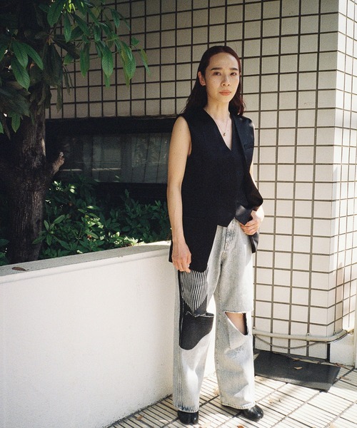 THINGS THAT MATTER(シングス ザット マター)の「AICON × KNEE CUTTING DENIM PANTS / アイコンニーカッティングデニムパンツ(デニムパンツ・レディース・ブルー・1/2)」の2枚目の写真