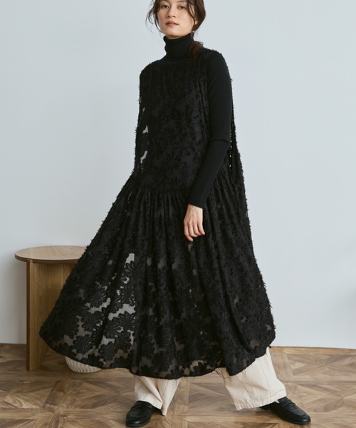 Libra Cue（リブラ キュー）の「フェザーサイドリボンジレワンピース（ワンピース・レディース・アイボリー/ブラック・FREE）」の4枚目の写真