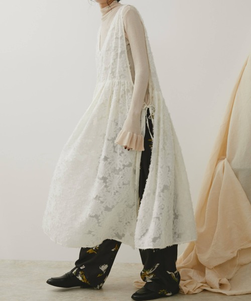 Libra Cue（リブラ キュー）の「フェザーサイドリボンジレワンピース（ワンピース・レディース・アイボリー/ブラック・FREE）」の11枚目の写真