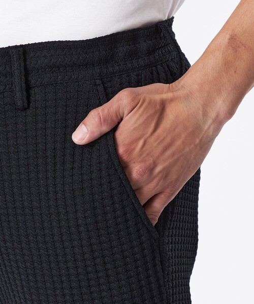 EPOCA UOMO(エポカウォモ)の「アセテートニットショートパンツ(その他パンツ・メンズ・ホワイト/ブラック・46/48)」の8枚目の写真