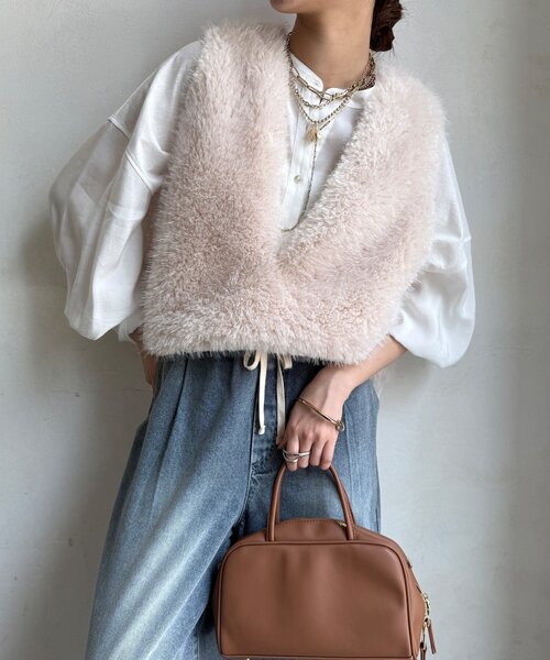 DouDou(ドゥドゥ)の「サイドスナップフェイクカシミヤファープルオーバー(ベスト・レディース・アイボリー/グレイッシュベージュ・FREE)」の1枚目の写真