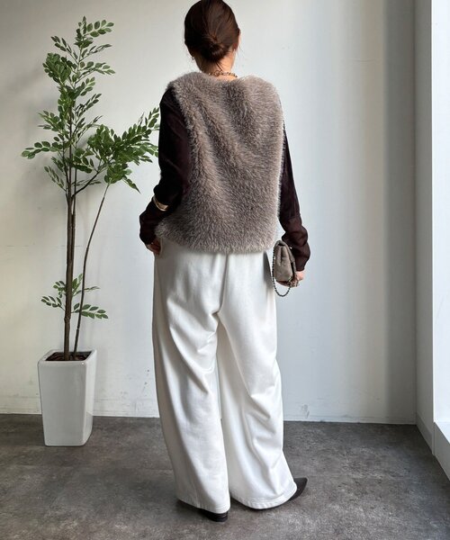 DouDou(ドゥドゥ)の「サイドスナップフェイクカシミヤファープルオーバー(ベスト・レディース・アイボリー/グレイッシュベージュ・FREE)」の18枚目の写真