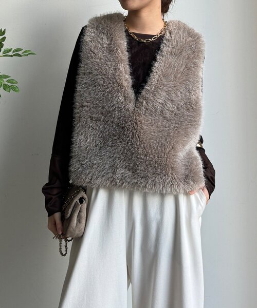 DouDou(ドゥドゥ)の「サイドスナップフェイクカシミヤファープルオーバー(ベスト・レディース・アイボリー/グレイッシュベージュ・FREE)」の17枚目の写真