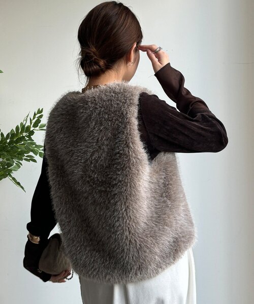 DouDou(ドゥドゥ)の「サイドスナップフェイクカシミヤファープルオーバー(ベスト・レディース・アイボリー/グレイッシュベージュ・FREE)」の15枚目の写真