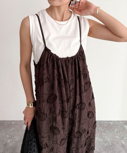 fredy emue（フレディエミュ）の「3D刺繍サロペット（サロペット/オーバーオール・レディース・ブラック/ブラウン・38）」の8枚目の写真