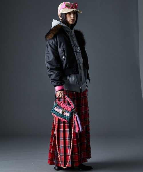 GEVS.（ジェイヴィス）の「フェイクファーカラーMA-1ブルゾン＜大きいサイズ有＞GEVS.（ブルゾン・レディース・ブラック/カーキ・5L/4L/3L/LL/L/M）」の14枚目の写真