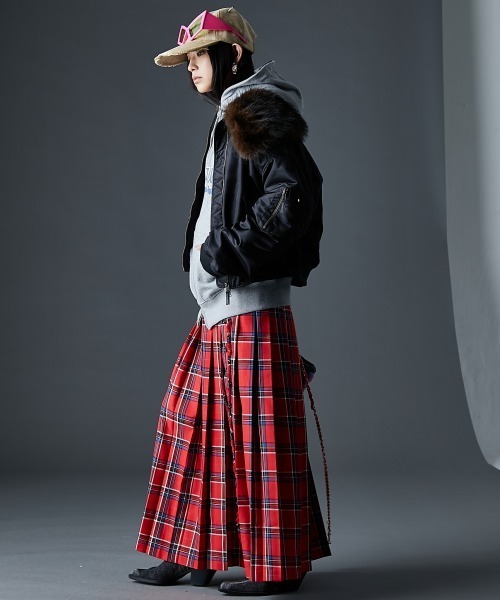 GEVS.（ジェイヴィス）の「フェイクファーカラーMA-1ブルゾン＜大きいサイズ有＞GEVS.（ブルゾン・レディース・ブラック/カーキ・5L/4L/3L/LL/L/M）」の15枚目の写真