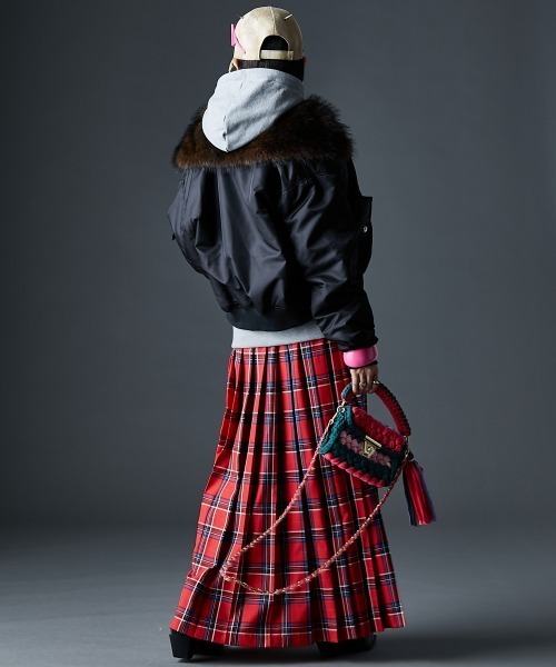 GEVS.（ジェイヴィス）の「フェイクファーカラーMA-1ブルゾン＜大きいサイズ有＞GEVS.（ブルゾン・レディース・ブラック/カーキ・5L/4L/3L/LL/L/M）」の16枚目の写真