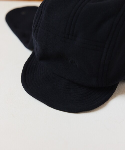 NANGA（ナンガ）の「NANGA × FREAK'S STORE/ナンガ × フリークスストア 別注 POLARTEC EAR FLAP CAP ポーラテックイヤーフラップキャップ（キャップ・メンズ・ブラック/ベージュ・ONE SIZE）」の6枚目の写真