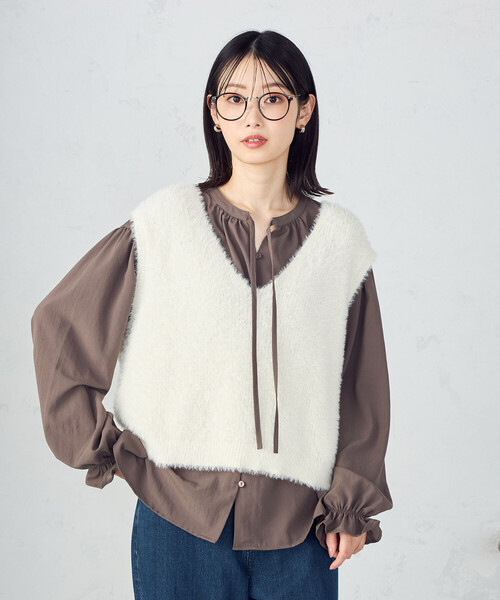 COMME CA ISM(コムサイズム)の「【ウォッシャブル】シャギー ニットベスト(ベスト・レディース・チャコール/ブルー/アイボリー/グレイッシュベージュ/サックスブルー/モカ・FREE)」の2枚目の写真