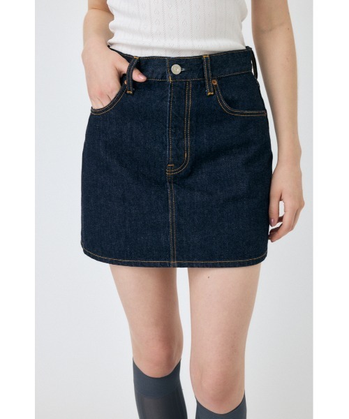 MOUSSY(マウジー)の「DENIM ミニスカート(デニムスカート・レディース・ワンウォッシュ/ブラック・0/1/2)」の2枚目の写真