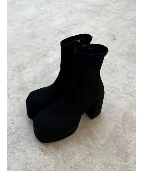 EMODA（エモダ）の「バルキープランプショートフィットブーツ（ブーツ・レディース・ブラック/アイボリー・SMALL/MEDIUM/LARGE）」の16枚目の写真