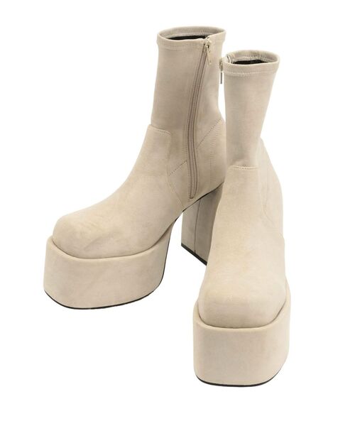 EMODA（エモダ）の「バルキープランプショートフィットブーツ（ブーツ・レディース・ブラック/アイボリー・SMALL/MEDIUM/LARGE）」の13枚目の写真