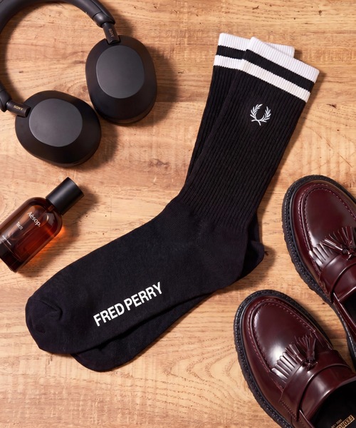 FRED PERRY(フレッドペリー)の「【FRED PERRY】TIPPED SPORTS SOCK F20010(ソックス/靴下・メンズ・ホワイト/ブルー系その他/オフホワイト/ブラック系1/ブラック/ブルー・25-27/23-25)」の4枚目の写真