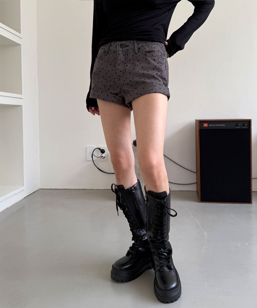 4INT.(フォイント)の「【ノンフェードデニム】ドット ローライズ ロールアップ デニム ショートパンツ(デニムパンツ・レディース・ブラック/グレー・S/M/L)」の18枚目の写真